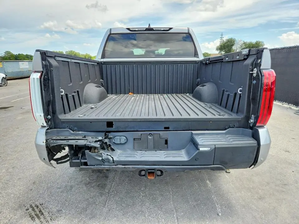 2024 TOYOTA TUNDRA SR5  