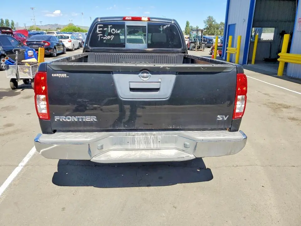 2017 NISSAN FRONTIER SV  