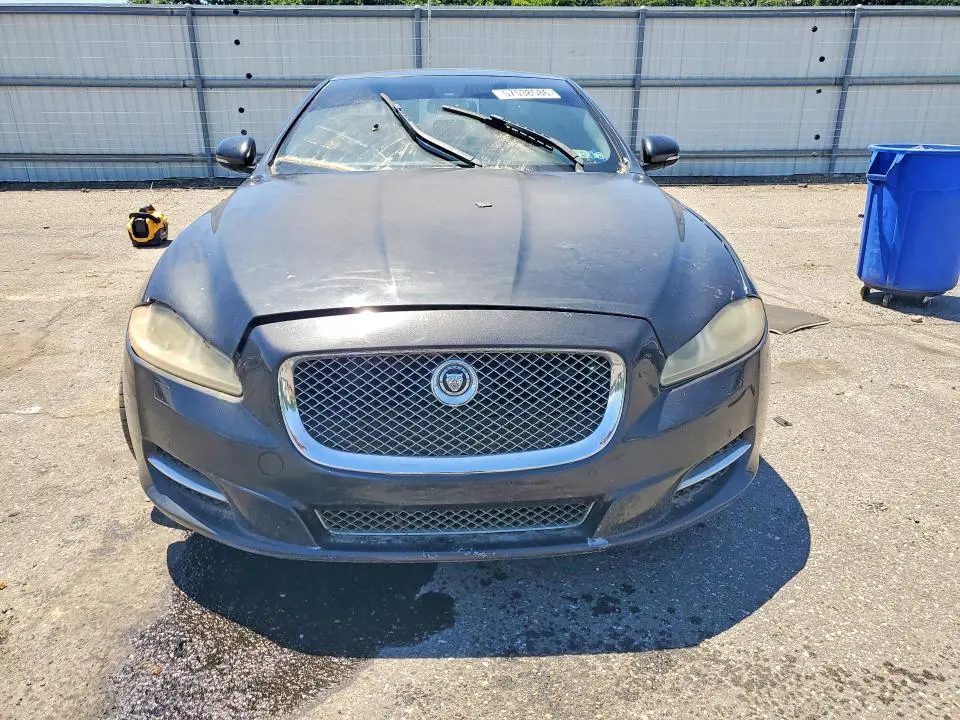 2011 JAGUAR XJ   