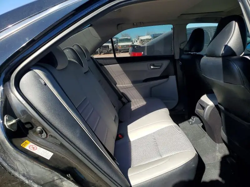 2016 TOYOTA CAMRY LE  