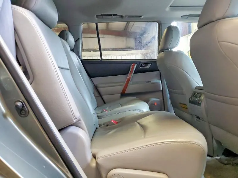 2010 TOYOTA HIGHLANDER LIMITED  