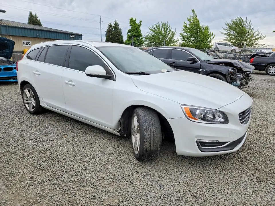 2015 VOLVO V60 PREMIER  