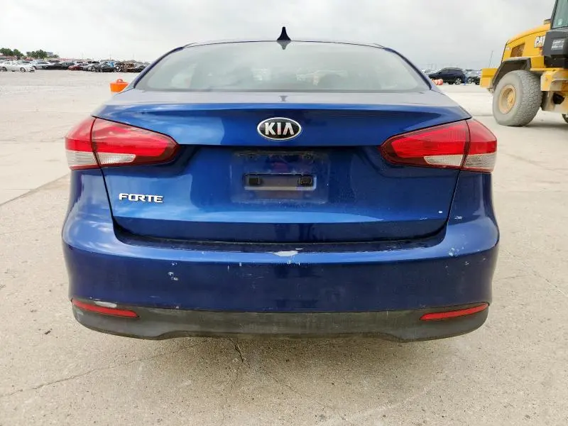 2018 KIA FORTE LX  