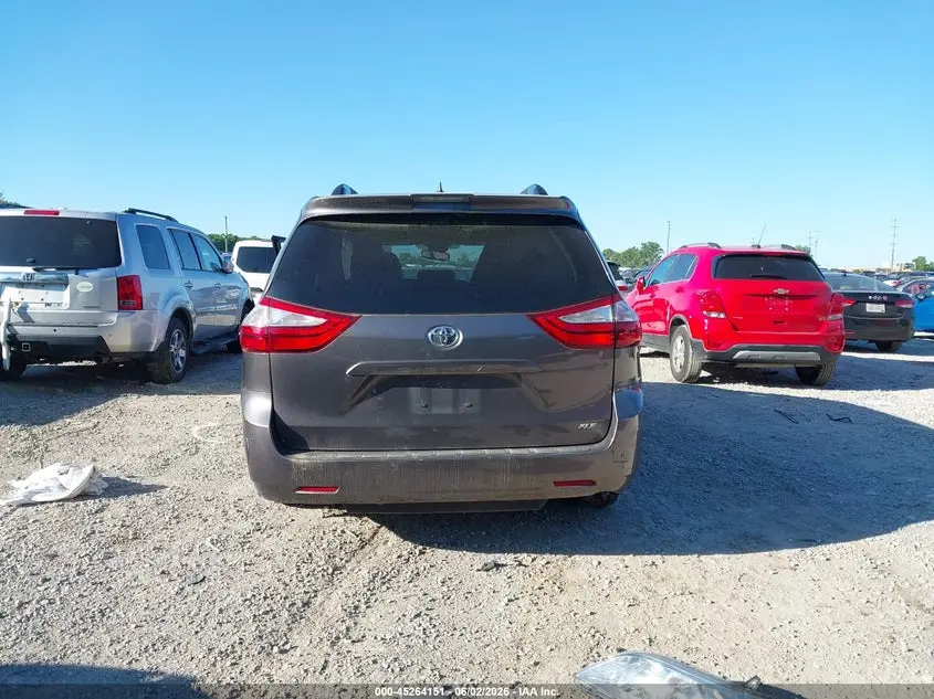 2019 TOYOTA SIENNA XLE 8 PASSENGER