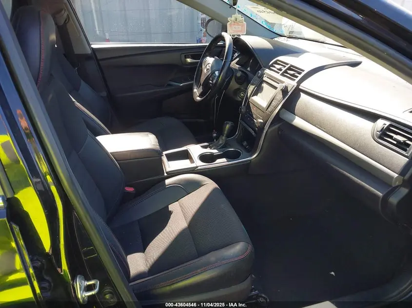 2016 TOYOTA CAMRY SE