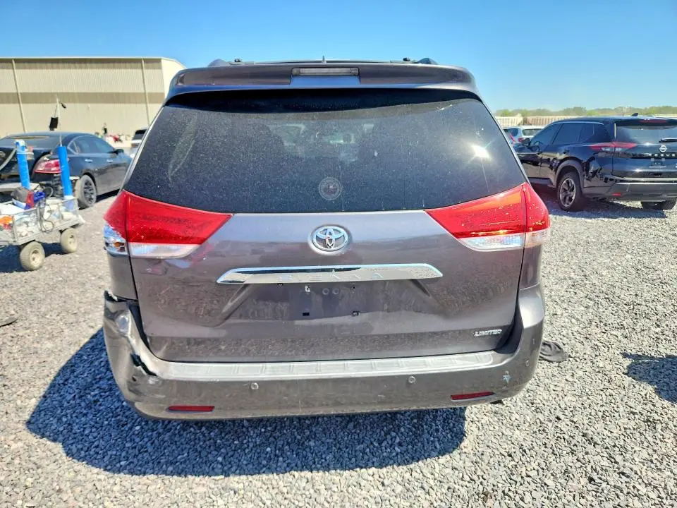 2011 TOYOTA SIENNA LIMITED 7-PASSENGER  