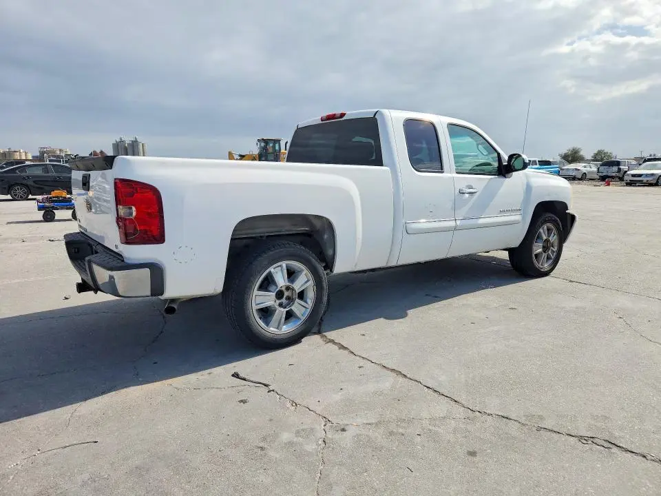 2011 CHEVROLET SILVERADO C1500 LT  