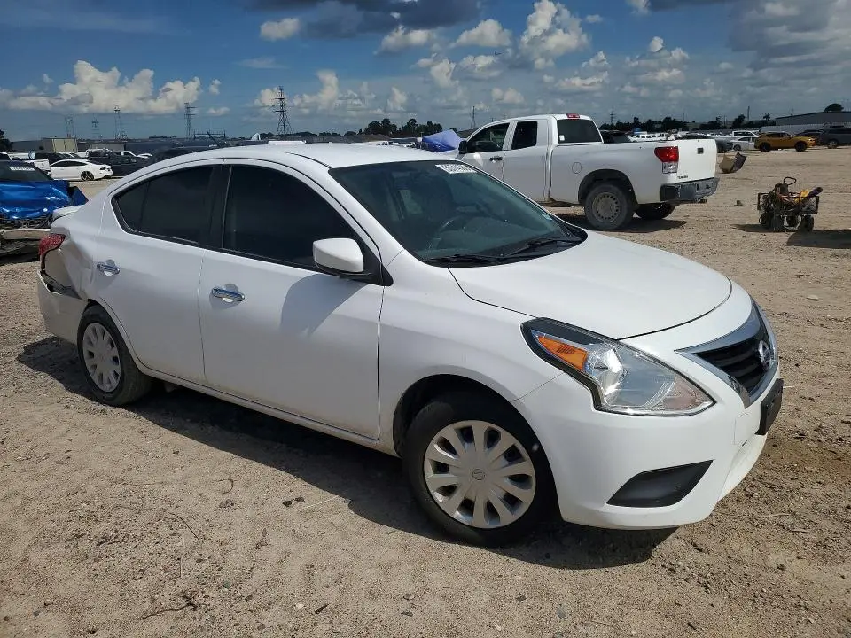 2019 NISSAN VERSA SV  