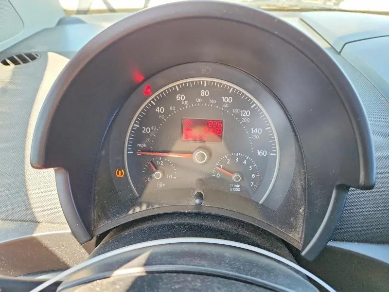 2010 VOLKSWAGEN NEW BEETLE   