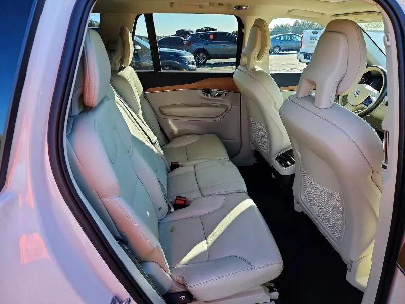 2021 VOLVO XC90 T6 MOMENTUM  