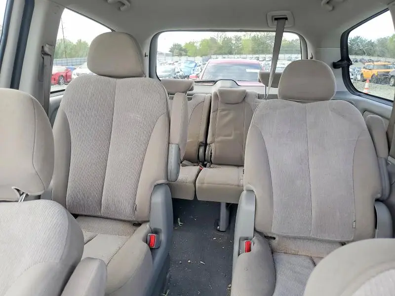 2011 KIA SEDONA LX  
