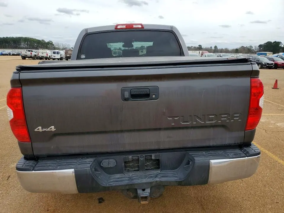 2015 TOYOTA TUNDRA CREWMAX SR5  