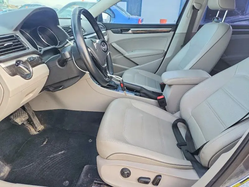 2016 VOLKSWAGEN PASSAT SE  