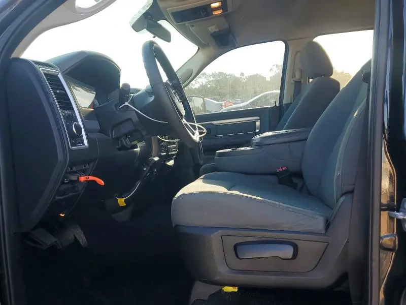 2017 RAM 1500 SLT  
