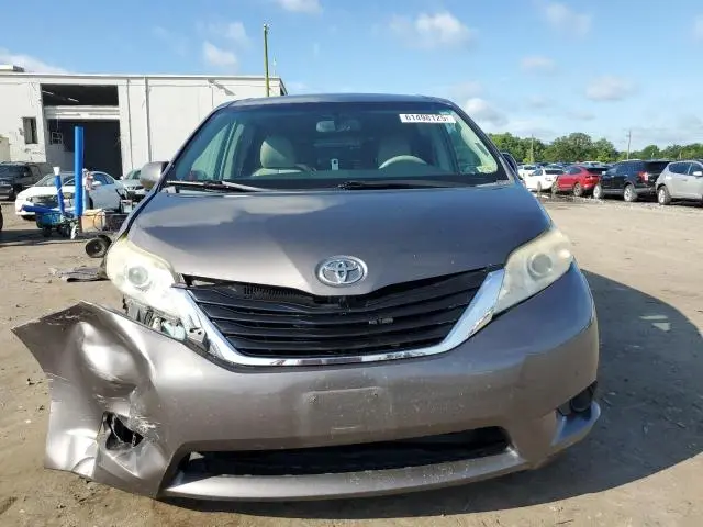 2013 TOYOTA SIENNA LE  