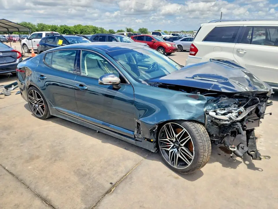 2022 KIA STINGER GT1  