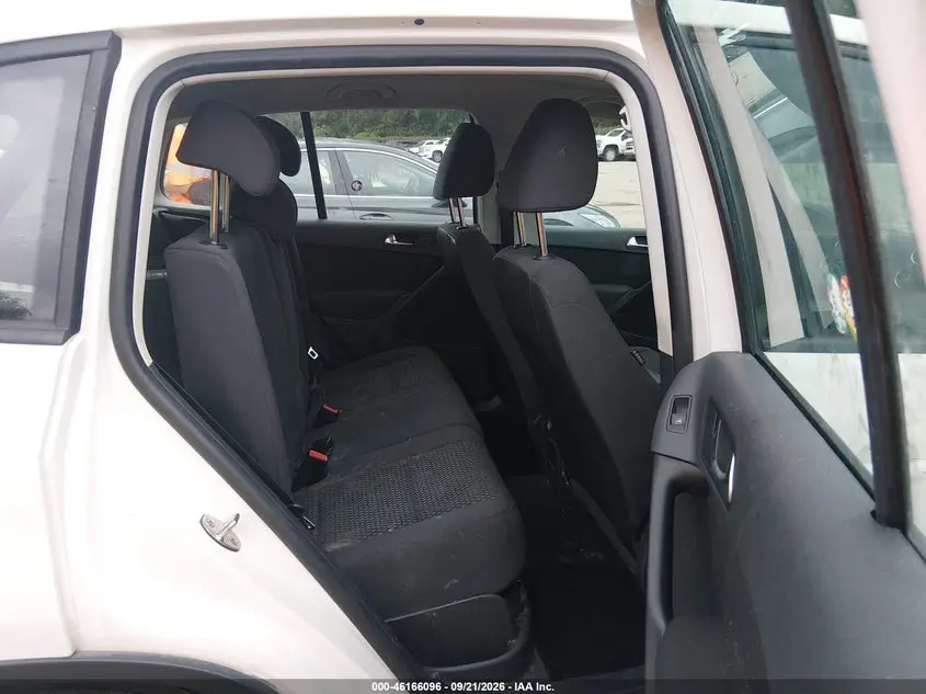 2011 VOLKSWAGEN TIGUAN S