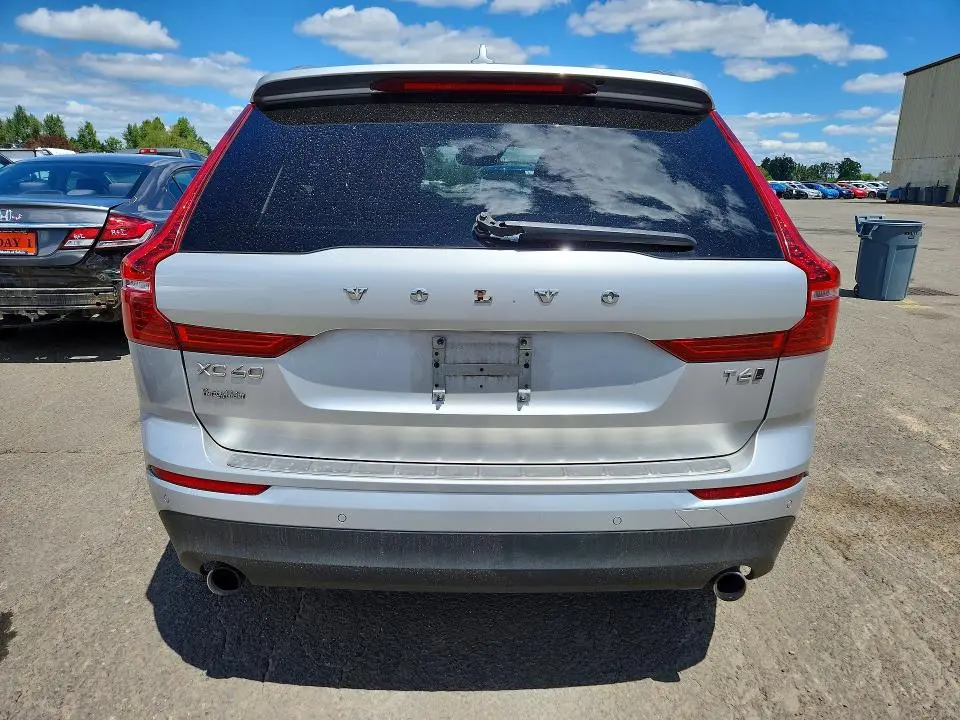 2021 VOLVO XC60 T6 MOMENTUM  