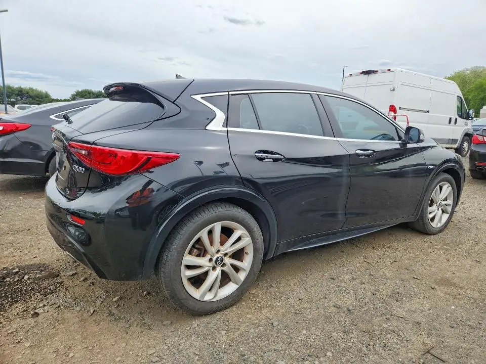 2018 INFINITI QX30 LUXURY  