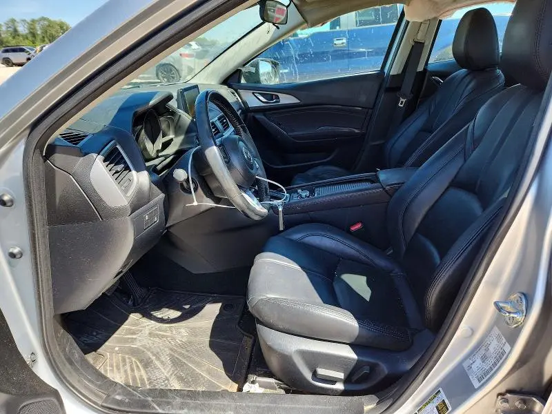 2018 MAZDA 3 TOURING  