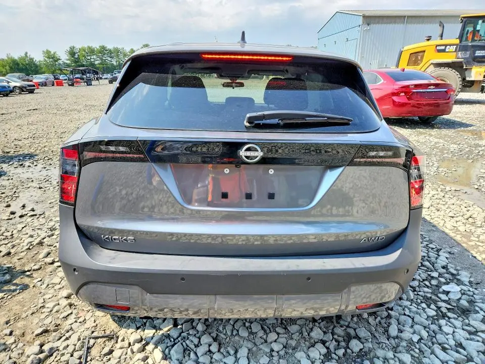 2025 NISSAN KICKS SV  