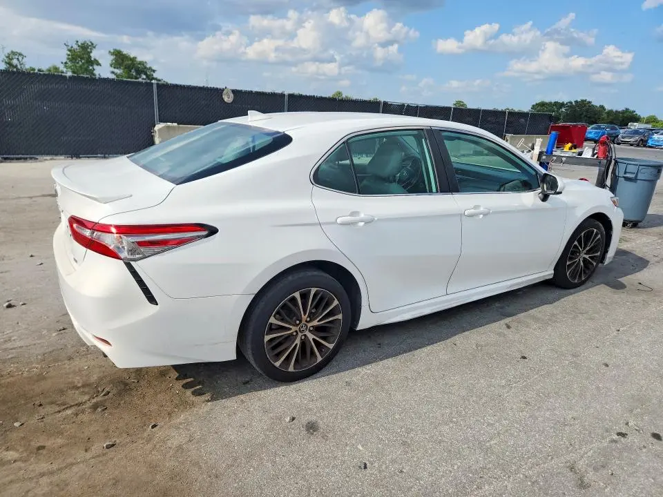 2019 TOYOTA CAMRY SE  
