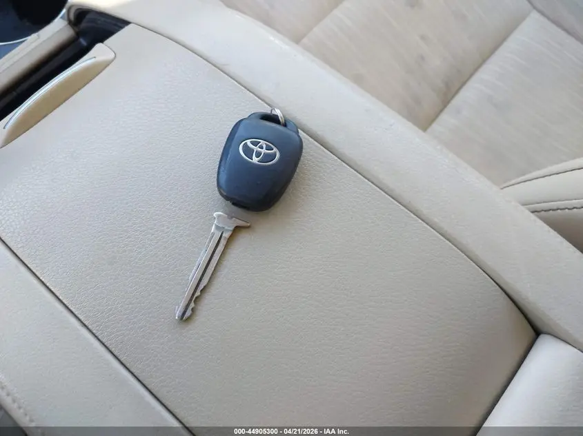 2015 TOYOTA HIGHLANDER LE PLUS V6