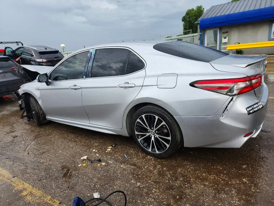 2018 TOYOTA CAMRY SE  