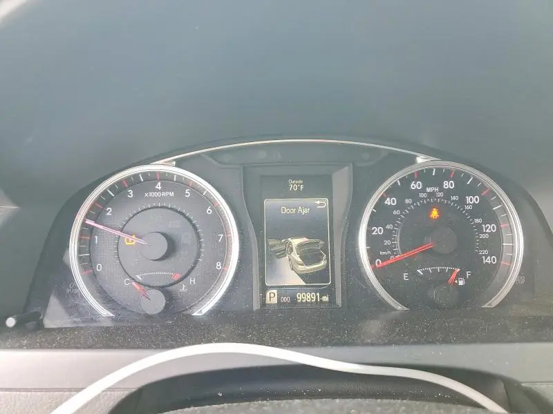 2016 TOYOTA CAMRY SE  