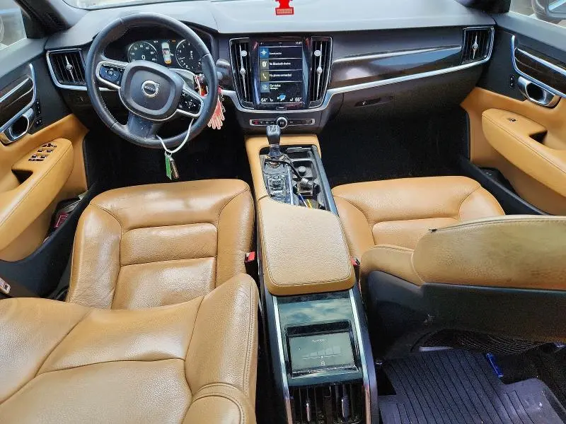 2018 VOLVO S90 T6 MOMENTUM  