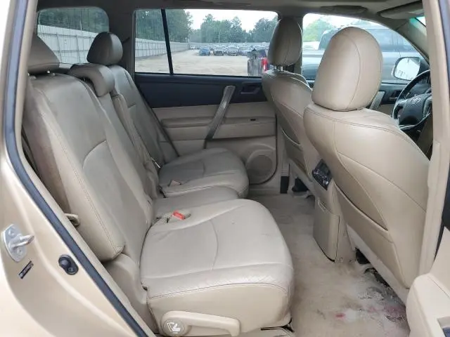 2010 TOYOTA HIGHLANDER SE