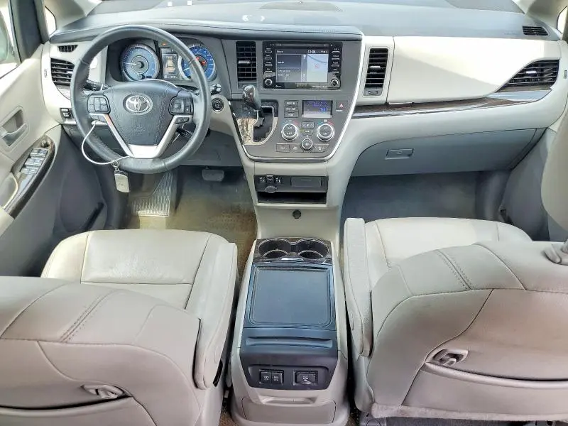 2018 TOYOTA SIENNA XLE 7-PASSENGER  