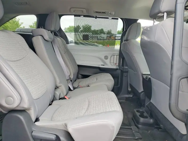 2025 TOYOTA SIENNA LE  