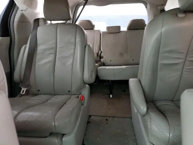 2011 TOYOTA SIENNA XLE  