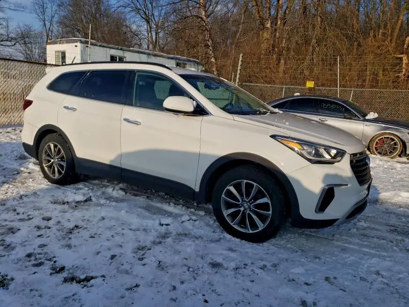 2018 HYUNDAI SANTA FE SE  