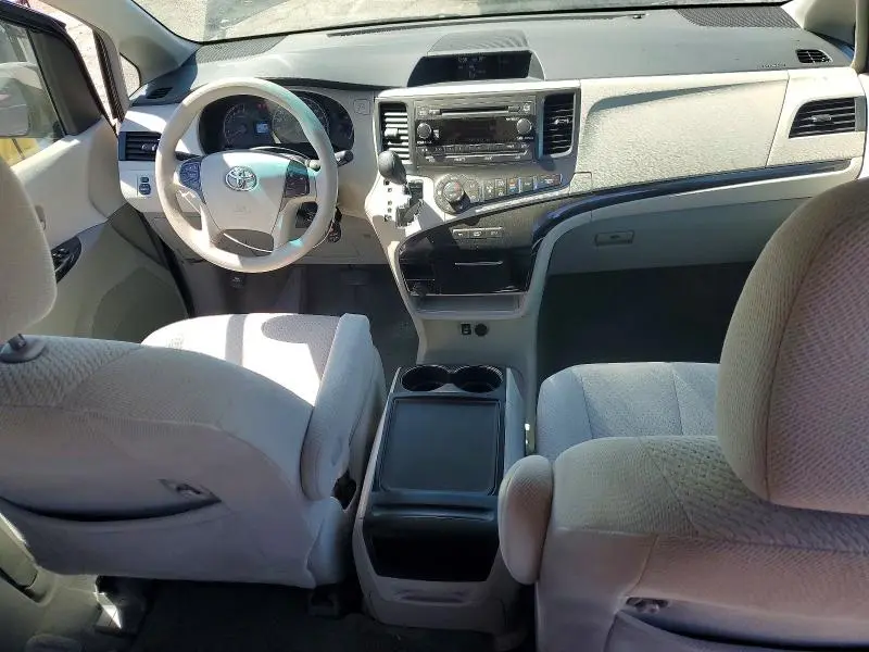 2013 TOYOTA SIENNA LE 8-PASSENGER  