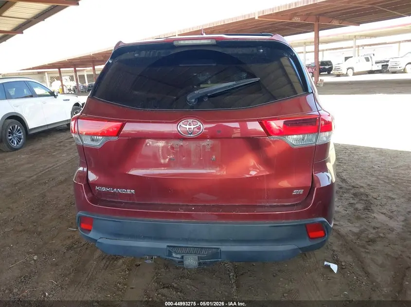 2017 TOYOTA HIGHLANDER SE