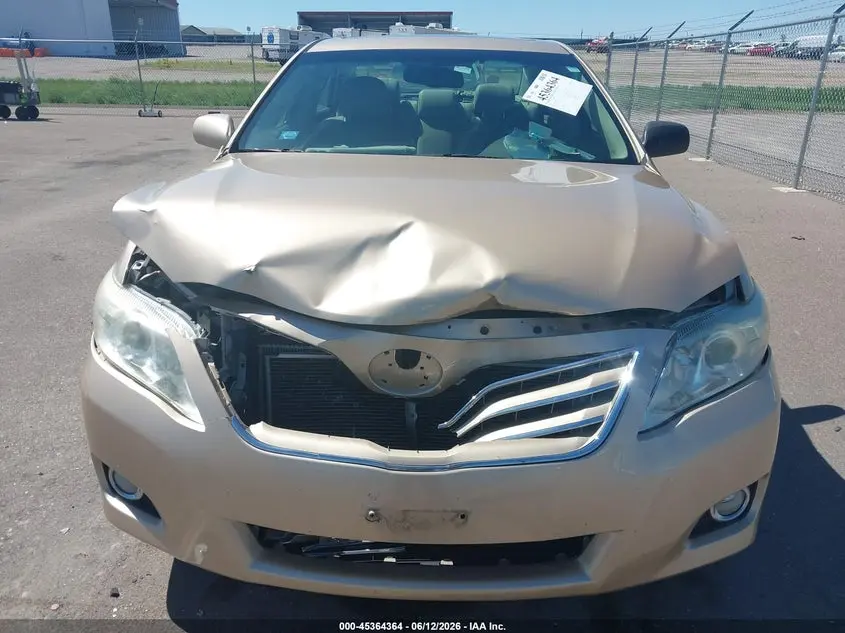 2011 TOYOTA CAMRY XLE V6