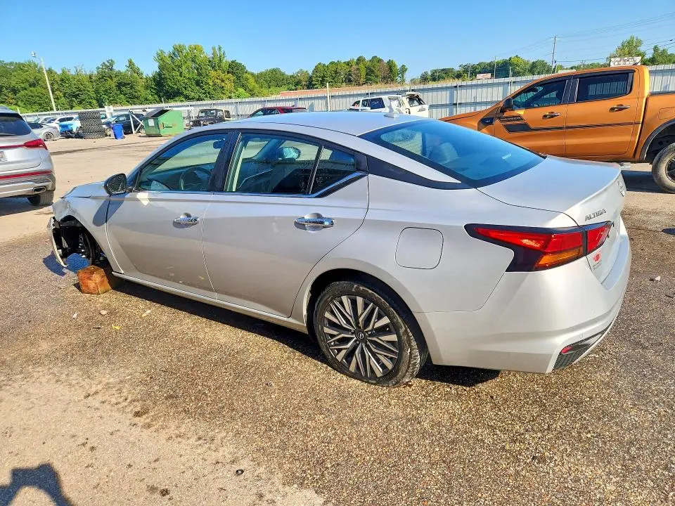 2024 NISSAN ALTIMA SV  