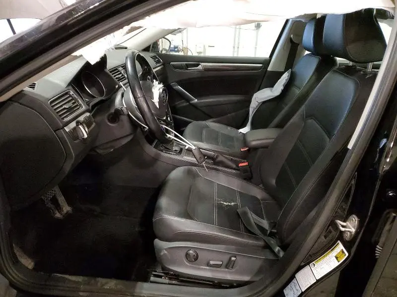 2016 VOLKSWAGEN PASSAT SE  