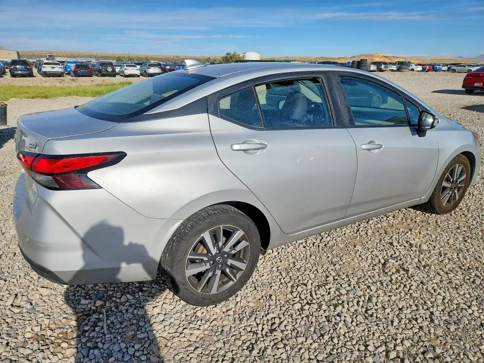 2021 NISSAN VERSA SV  