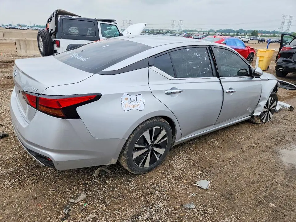 2022 NISSAN ALTIMA SV  