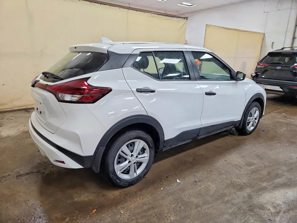 2024 NISSAN KICKS S  