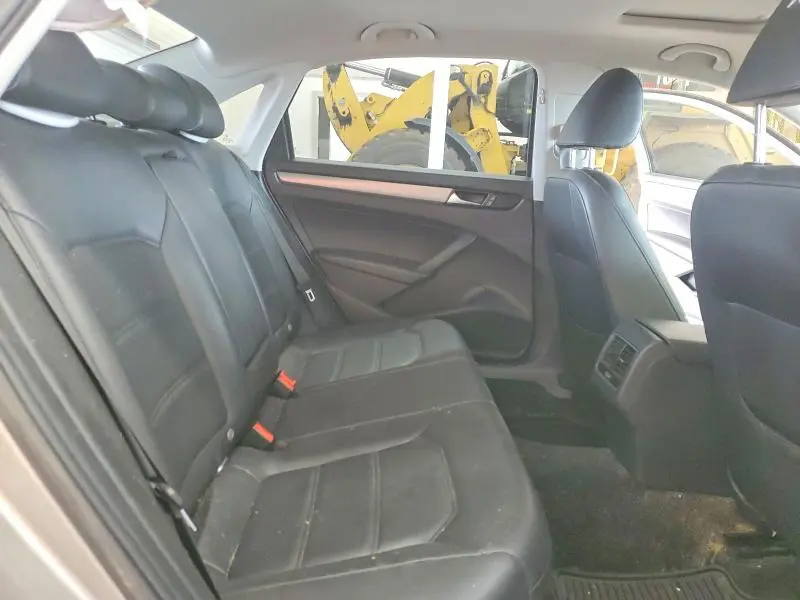 2014 VOLKSWAGEN PASSAT SE  