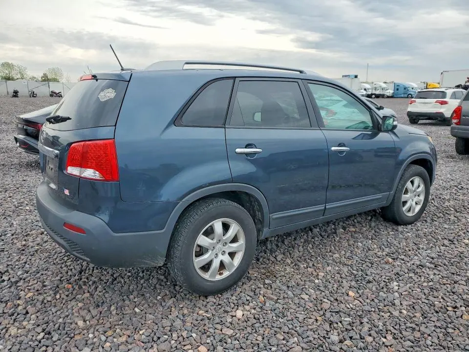 2011 KIA SORENTO LX  