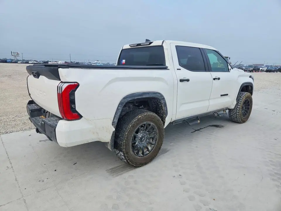 2024 TOYOTA TUNDRA SR5  