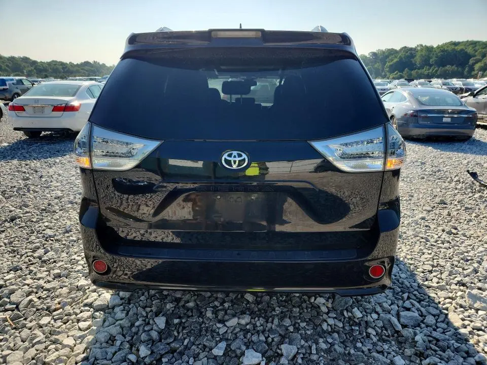 2018 TOYOTA SIENNA SE PREMIUM 8-PASSENGER  