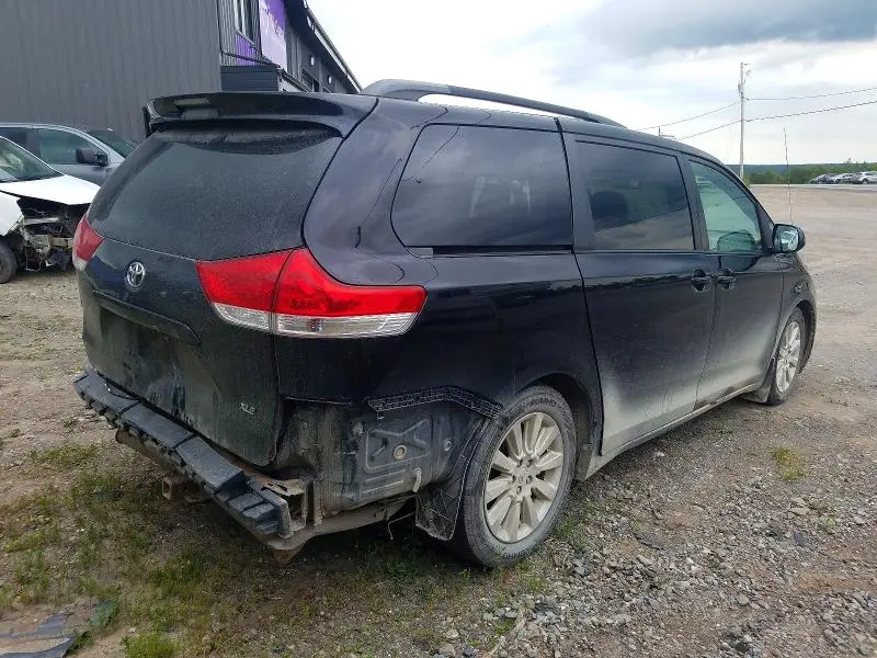 2011 TOYOTA SIENNA XLE  