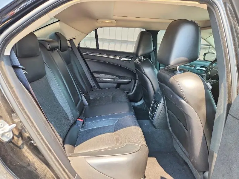 2019 CHRYSLER 300 LIMITED  