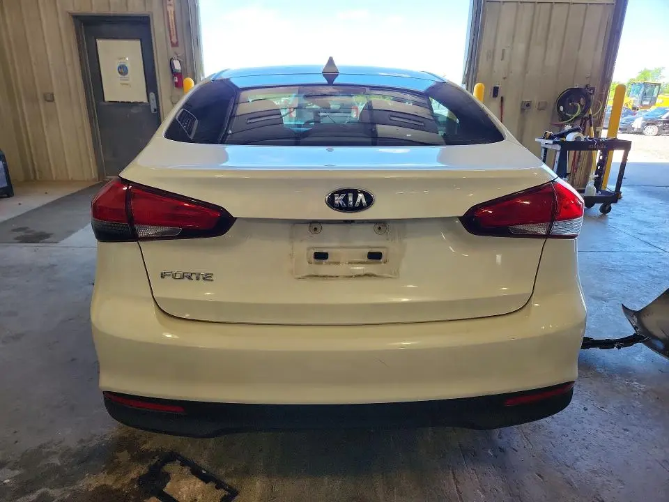 2018 KIA FORTE LX  